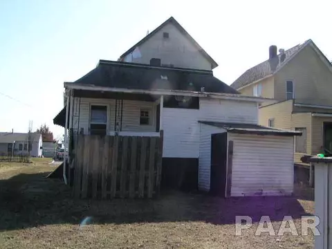 241 E Spruce St, Canton, IL 61520 photo 4