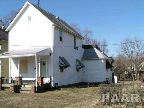 241 E Spruce St, Canton, IL 61520 photo 2