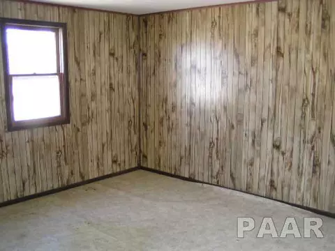 241 E Spruce St, Canton, IL 61520 photo 10