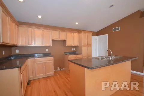 500 Oak Point Rd, Metamora, IL 61548 photo 4