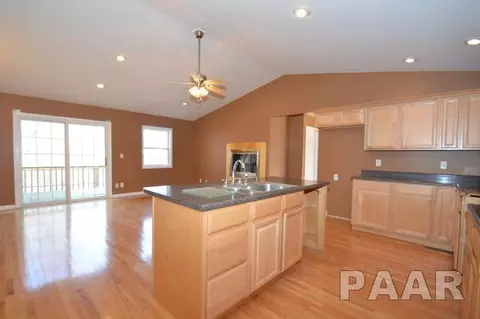 500 Oak Point Rd, Metamora, IL 61548 photo 3