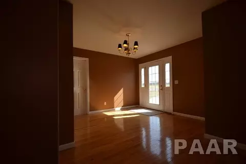 500 Oak Point Rd, Metamora, IL 61548 photo 2