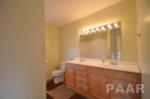 500 Oak Point Rd, Metamora, IL 61548 photo 9