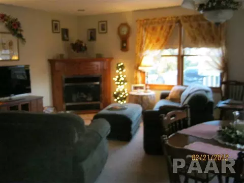 107 Grandview Cir # A, Eureka, IL 61530 photo 2