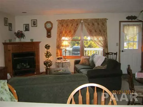 107 Grandview Cir # A, Eureka, IL 61530 photo 3