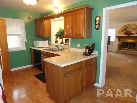 415 E Adams, Washington, IL 61571 photo 4
