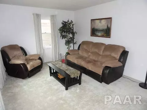 415 E Adams, Washington, IL 61571 photo 2