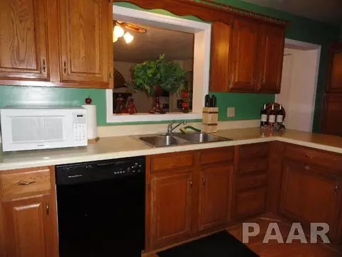 415 E Adams, Washington, IL 61571 photo 3