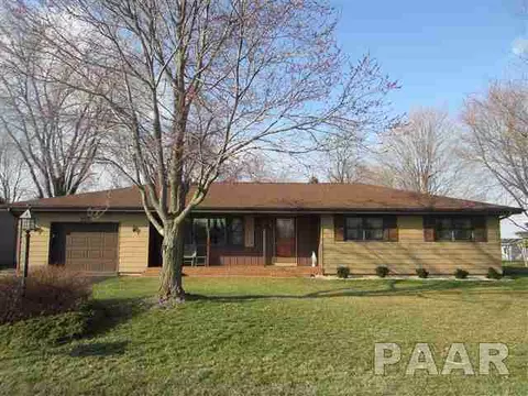 915 E Madison St, Metamora, IL 61548 photo 1