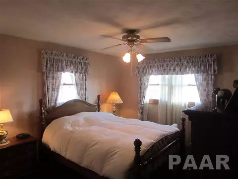 915 E Madison St, Metamora, IL 61548 photo 6