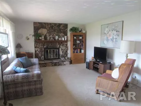 915 E Madison St, Metamora, IL 61548 photo 2
