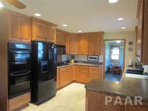 915 E Madison St, Metamora, IL 61548 photo 4