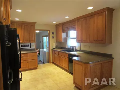 915 E Madison St, Metamora, IL 61548 photo 5