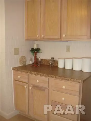 307 Barbara Rd, Pekin, IL 61554 photo 5