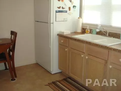 307 Barbara Rd, Pekin, IL 61554 photo 6