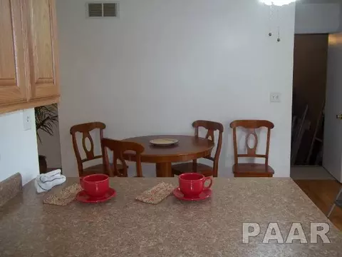 2106 Oak, Eureka, IL 61530 photo 5