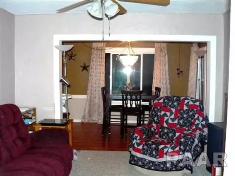 1076 E Sycamore, Canton, IL 61520 photo 3