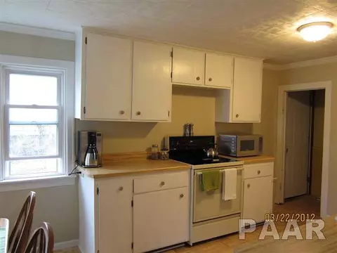 506 N Callender, Eureka, IL 61530 photo 2