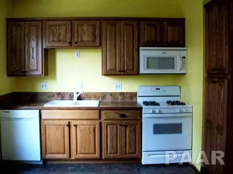 148 W Maple, Canton, IL 61520 photo 10