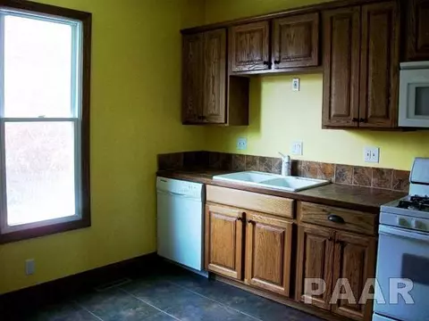 148 W Maple, Canton, IL 61520 photo 8