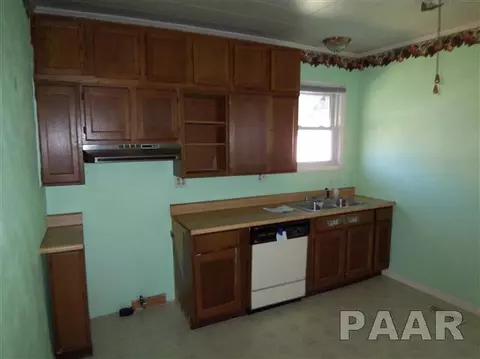 621 E Ash, Canton, IL 61520 photo 4