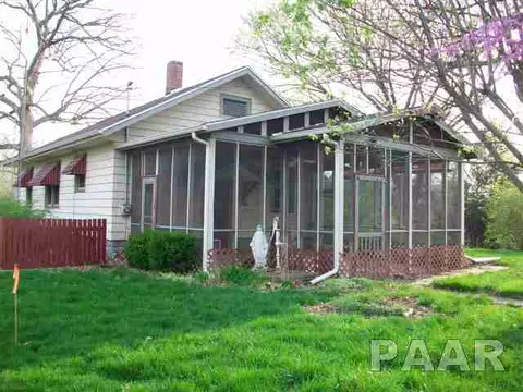 615 W Maple, Canton, IL 61520 photo 2