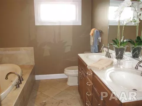 408 Cottingham Ln, Metamora, IL 61548 photo 9