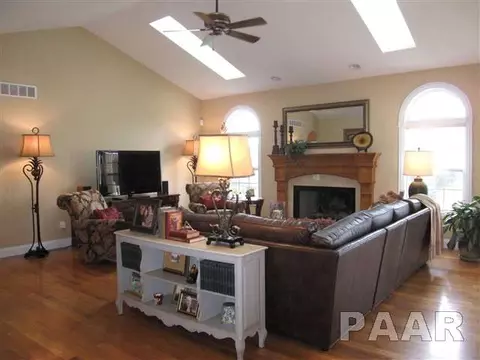 408 Cottingham Ln, Metamora, IL 61548 photo 3