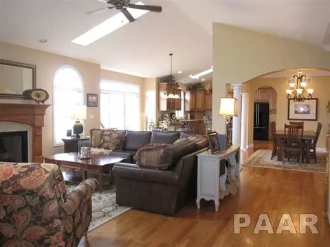 408 Cottingham Ln, Metamora, IL 61548 photo 4