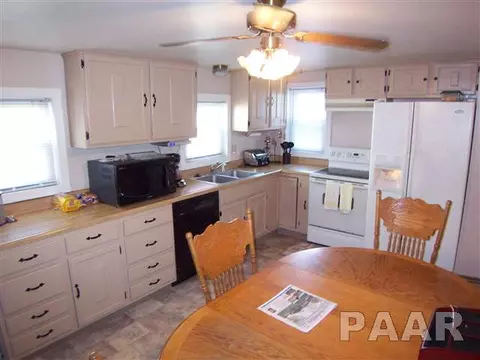 607 Walnut St, Washington, IL 61571 photo 6
