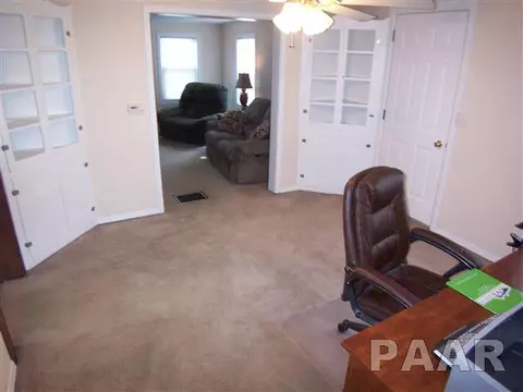 607 Walnut St, Washington, IL 61571 photo 4