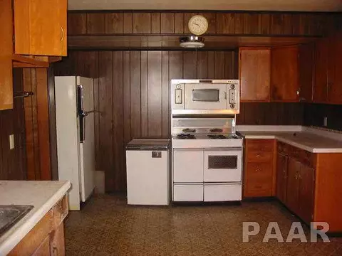806 E Maple, Canton, IL 61520 photo 3