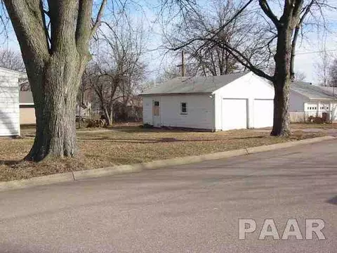 806 E Maple, Canton, IL 61520 photo 2