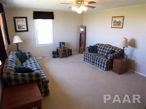 15726 N Centerville Rd, Edelstein, IL 61526 photo 2
