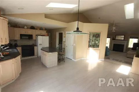 4812 S Queen Aleta Ct, Mapleton, IL 61547 photo 3