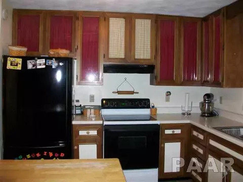 1430 E Locust, Canton, IL 61520 photo 2