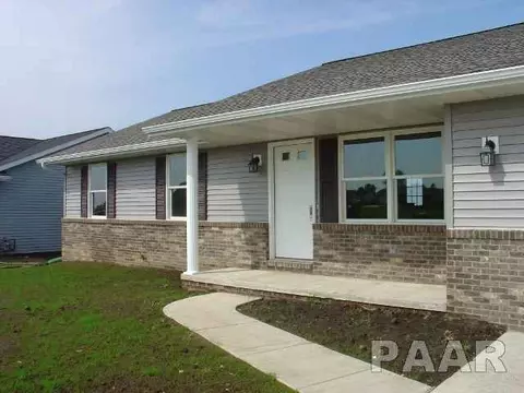 2104 Lexi Dr, Eureka, IL 61530 photo 2