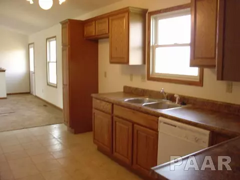 2104 Lexi Dr, Eureka, IL 61530 photo 4