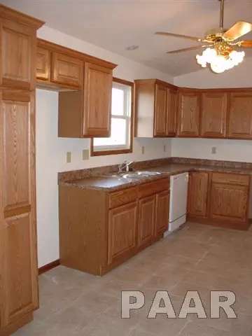 2104 Lexi Dr, Eureka, IL 61530 photo 3