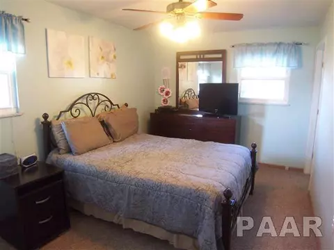 1 Colonial Ct, Washington, IL 61571 photo 8