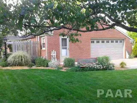 5 Laurel Dr, Canton, IL 61520 photo 2