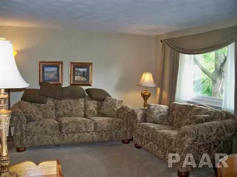 1057 Emerson St, Morton, IL 61550 photo 2