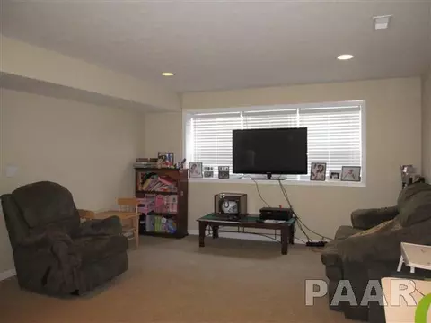 11613 N Dunmore Dr, Dunlap, IL 61525 photo 9