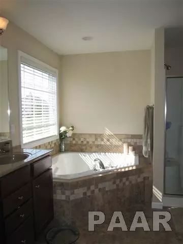 11613 N Dunmore Dr, Dunlap, IL 61525 photo 5