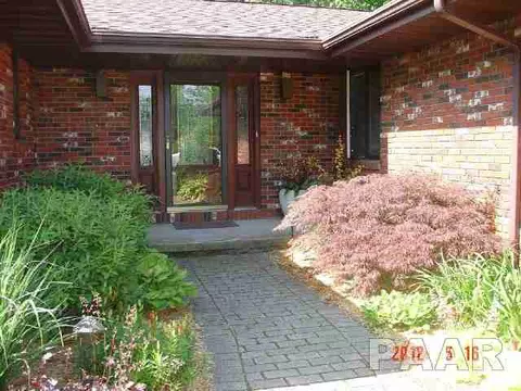 1863 Pheasant Oaks Dr, Eureka, IL 61530 photo 2