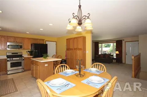 311 Pinecrest Dr, Germantown Hills, IL 61548 photo 5