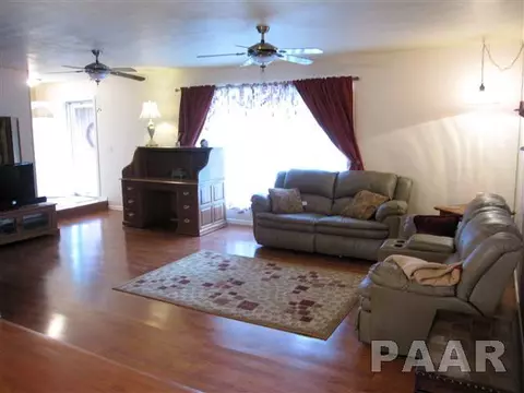 219 Elgin Ave, Washington, IL 61571 photo 3