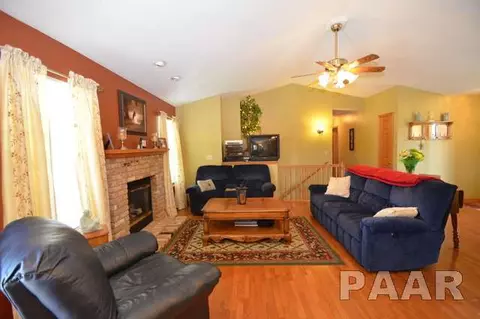 403 Bittersweet, Germantown Hills, IL 61548 photo 3