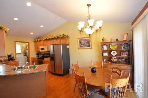 403 Bittersweet, Germantown Hills, IL 61548 photo 4
