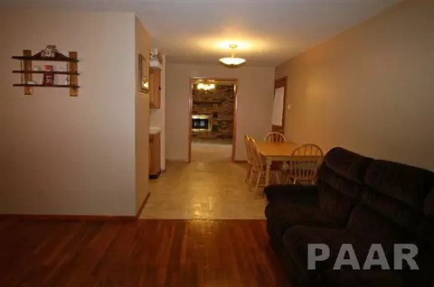 514 Embert Pl, Peoria, IL 61603 photo 5